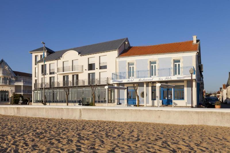 Les Flots - Hotel Et Restaurant Face A L'Ocean - Châtelaillon-Plage Exterior foto